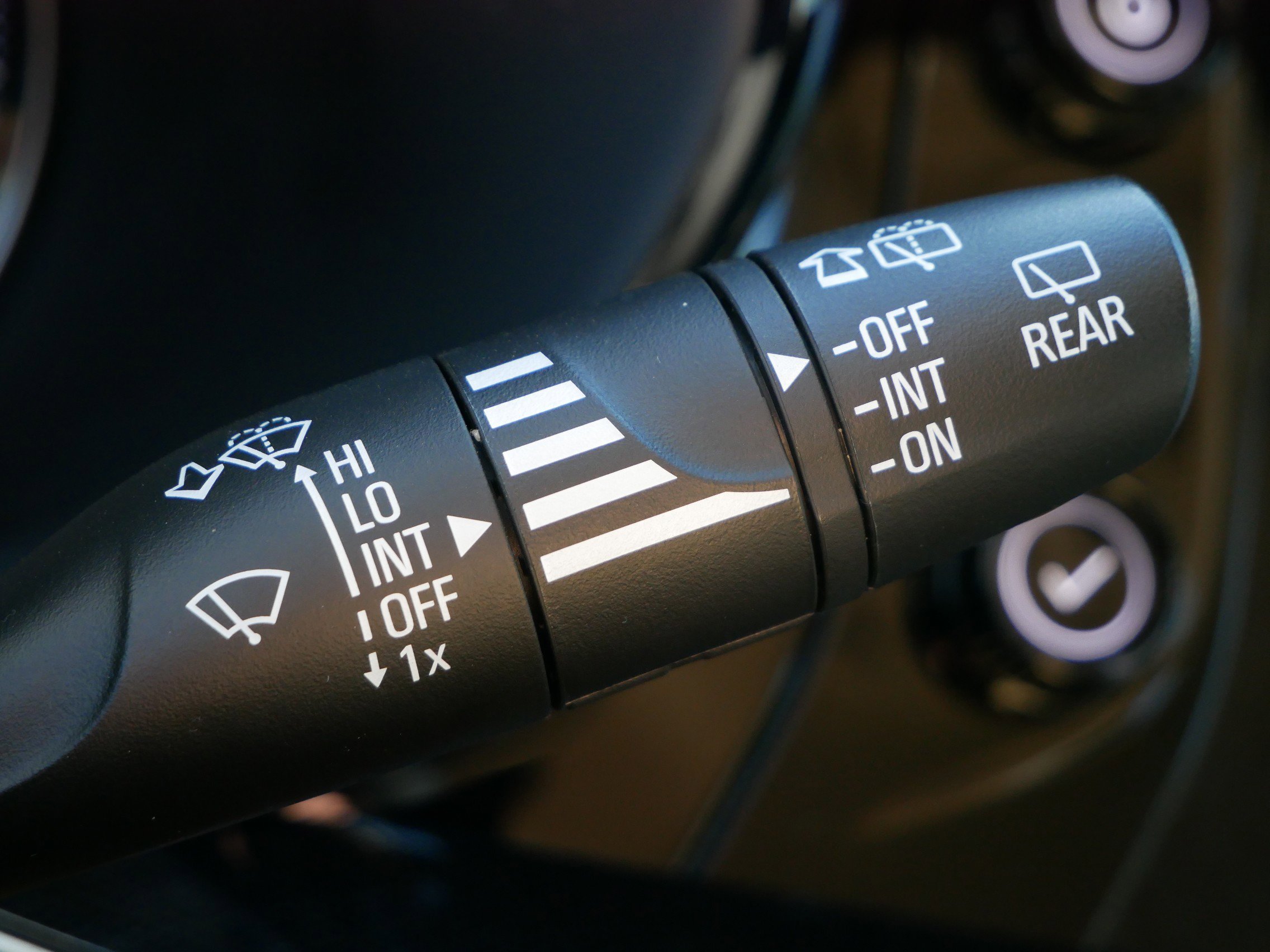 Used 2021 Buick Envision Essence w/ Technology Package I image 29