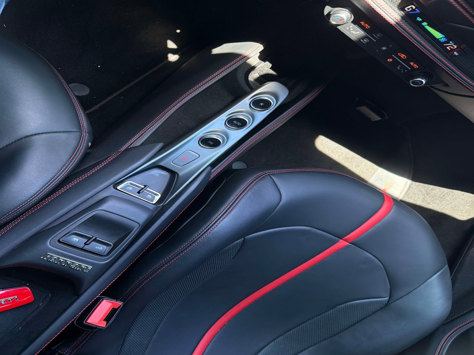 Used 2021 Ferrari F8 Tributo image 40