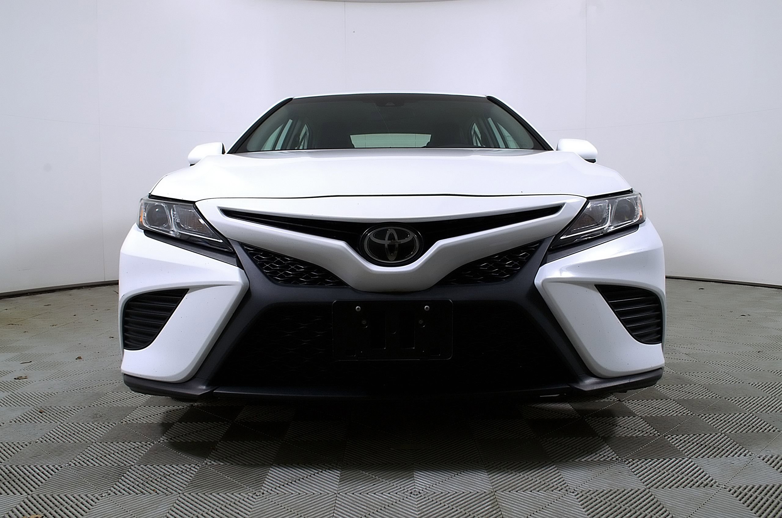 Used 2020 Toyota Camry SE FWD image 5