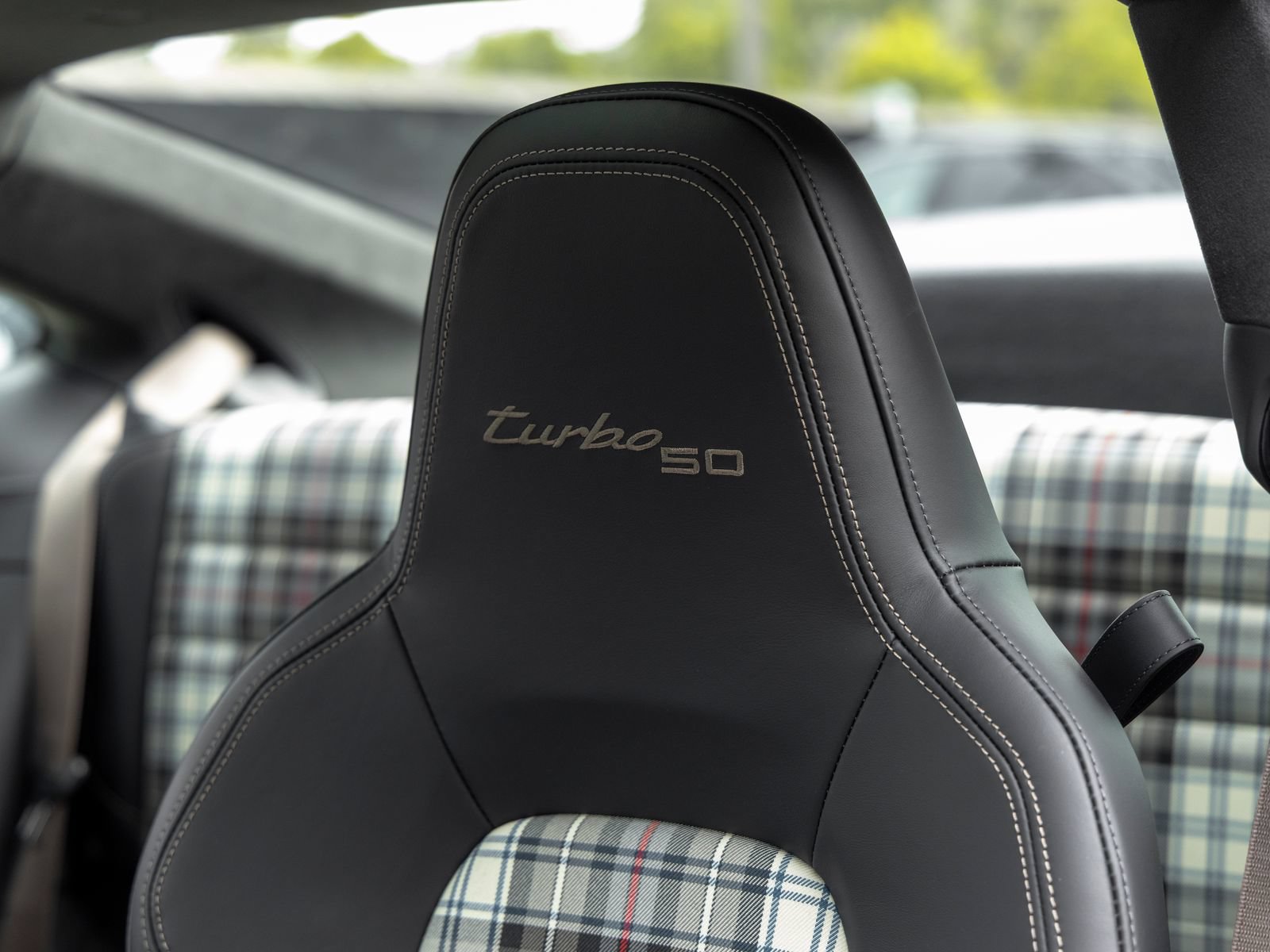 Certified 2025 Porsche 911 Turbo AWD/4WD image 33