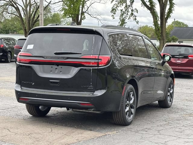 New 2027 Chrysler Pacifica Limited w/ S Appearance Package AWD/4WD image 34