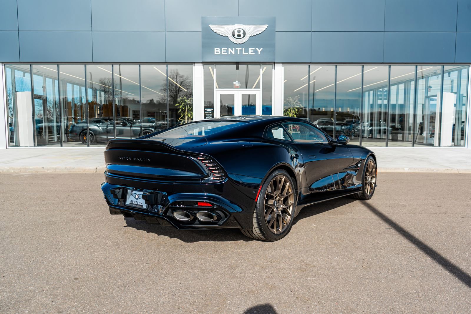 Used 2025 Aston Martin Vanquish image 3