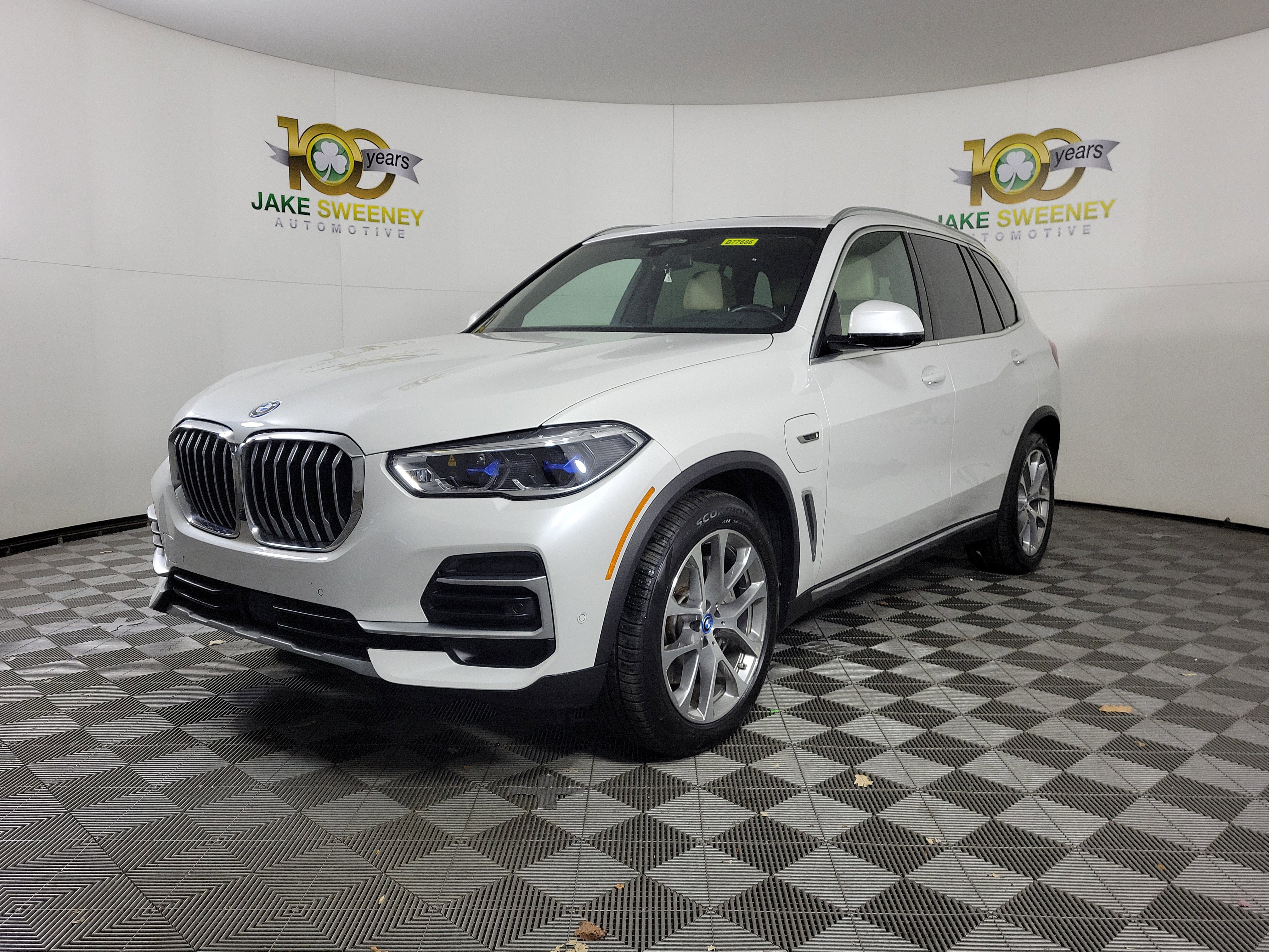 Certified 2022 BMW X5 xDrive45e w/ Executive Package image 3