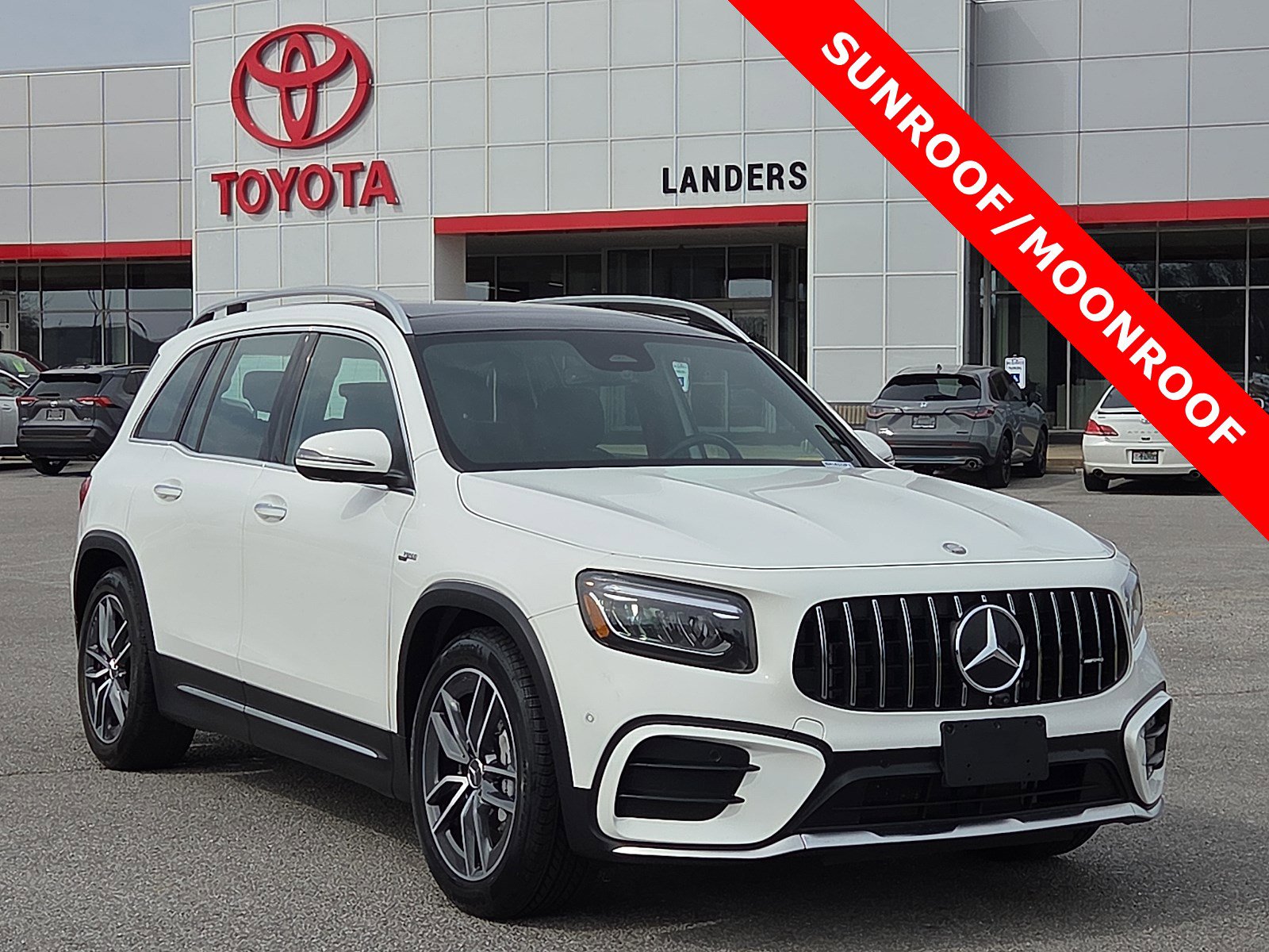 Used 2025 Mercedes-Benz GLB 35 AMG 4MATIC image 1