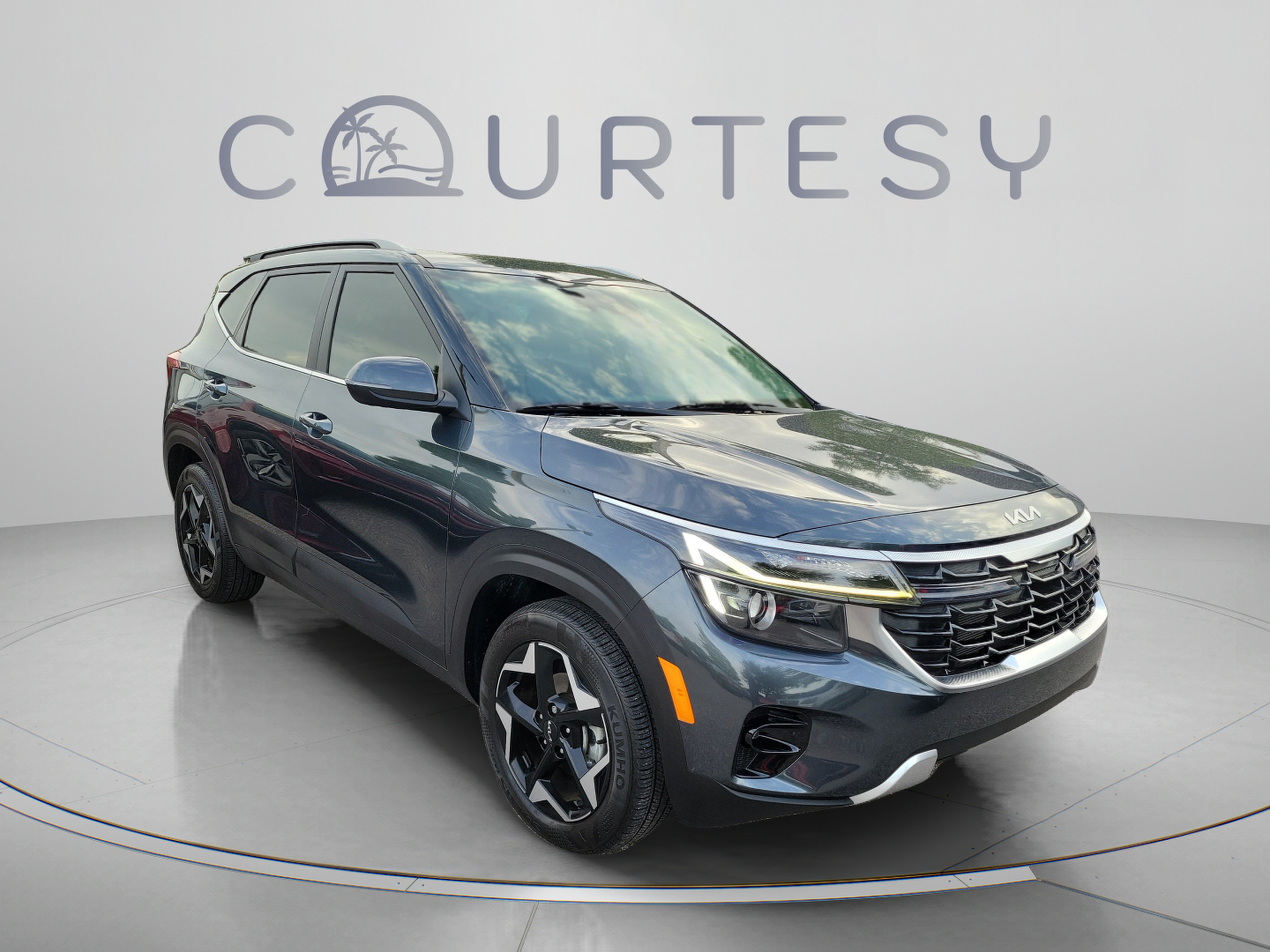 Certified 2025 Kia Seltos EX w/ EX Sunroof Package FWD image 5