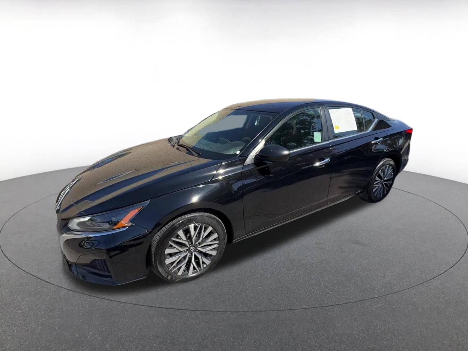 Used 2025 Nissan Altima 2.5 SV FWD image 8