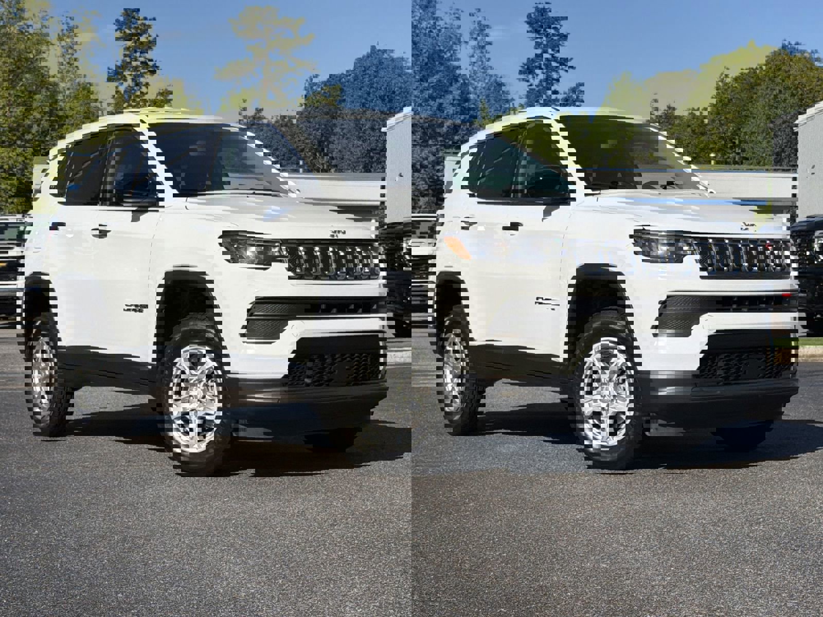 Used 2022 Jeep Compass Sport image 2