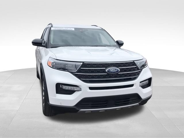 Used 2023 Ford Explorer XLT w/ Equipment Group 202A AWD/4WD image 3