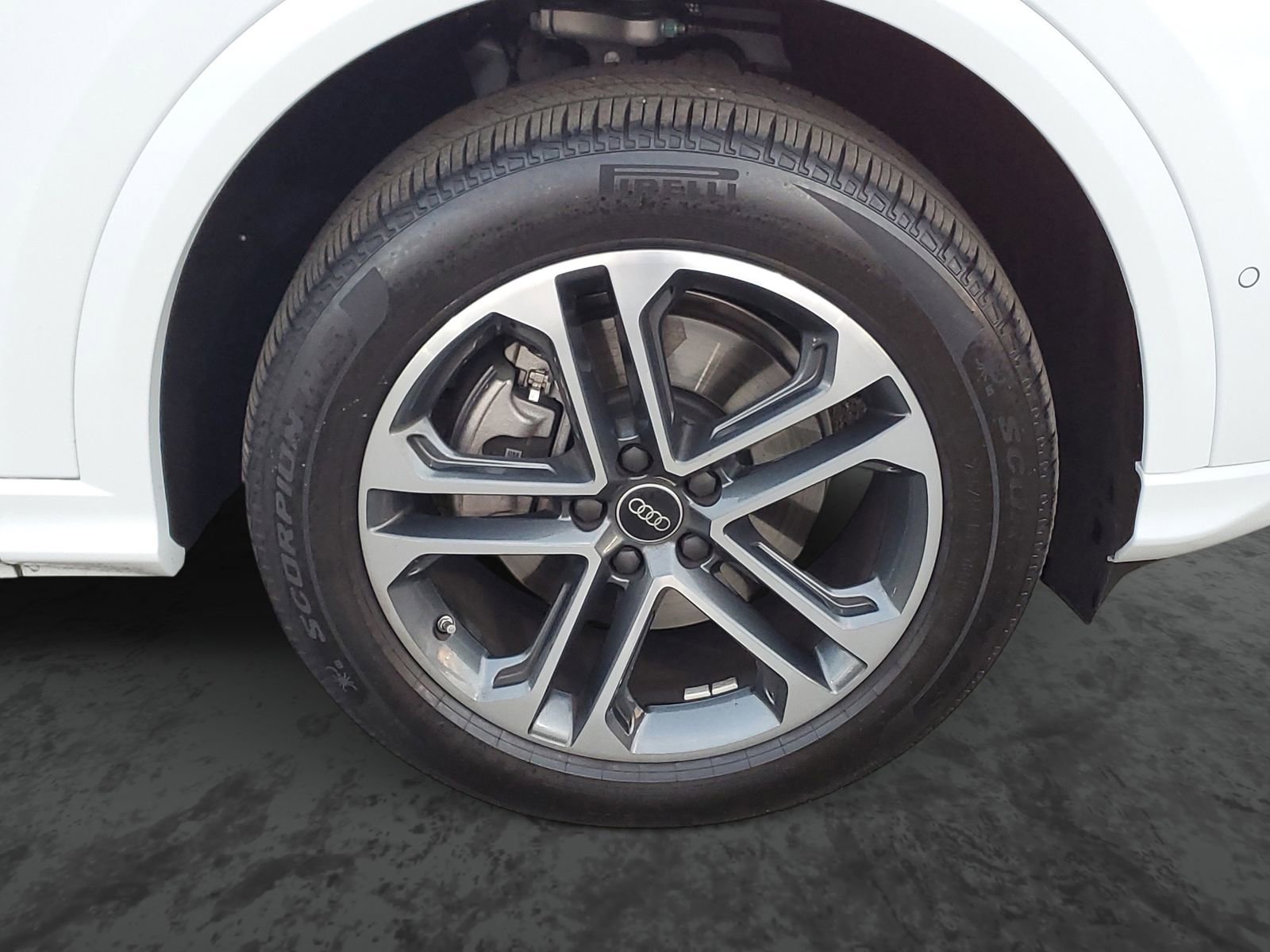 Used 2025 Audi Q5 Premium w/ Convenience Package image 6