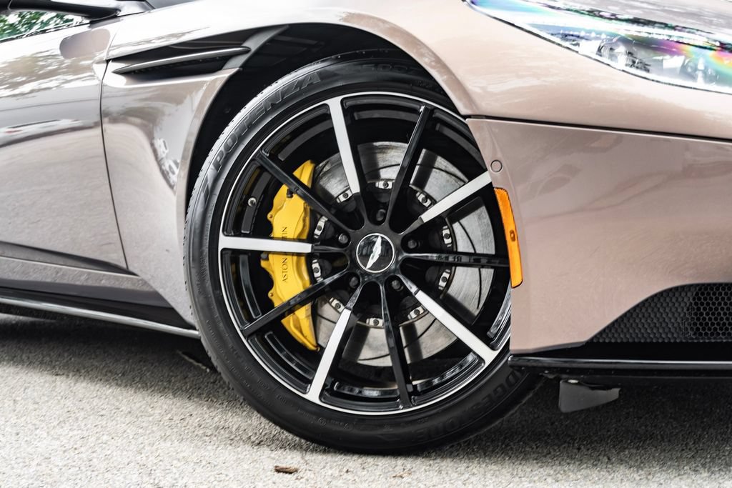 Used 2023 Aston Martin DB11 Coupe RWD image 2