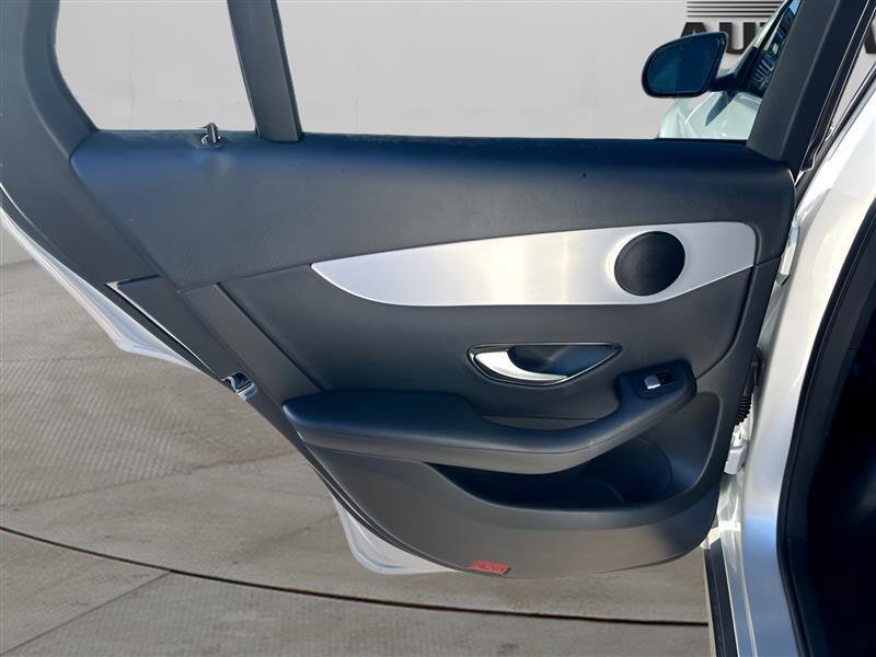 Used 2019 Mercedes-Benz GLC 300 image 20
