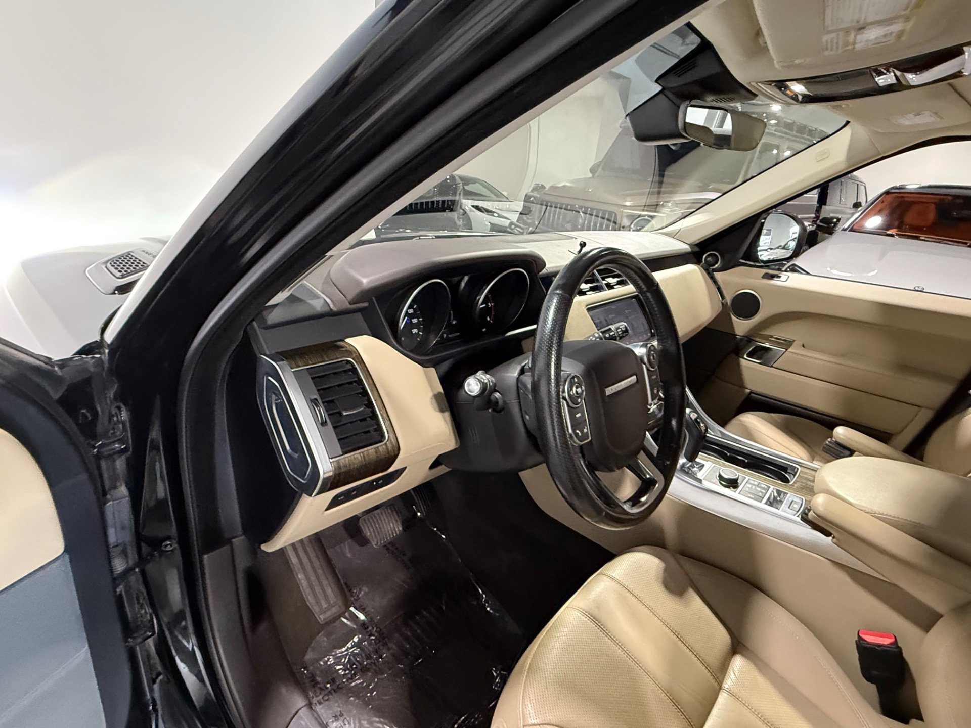 Used 2017 Land Rover Range Rover Sport SE AWD/4WD image 9