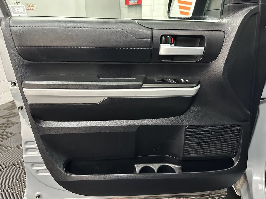 Used 2019 Toyota Tundra Limited w/ Limited Premium Package AWD/4WD image 18