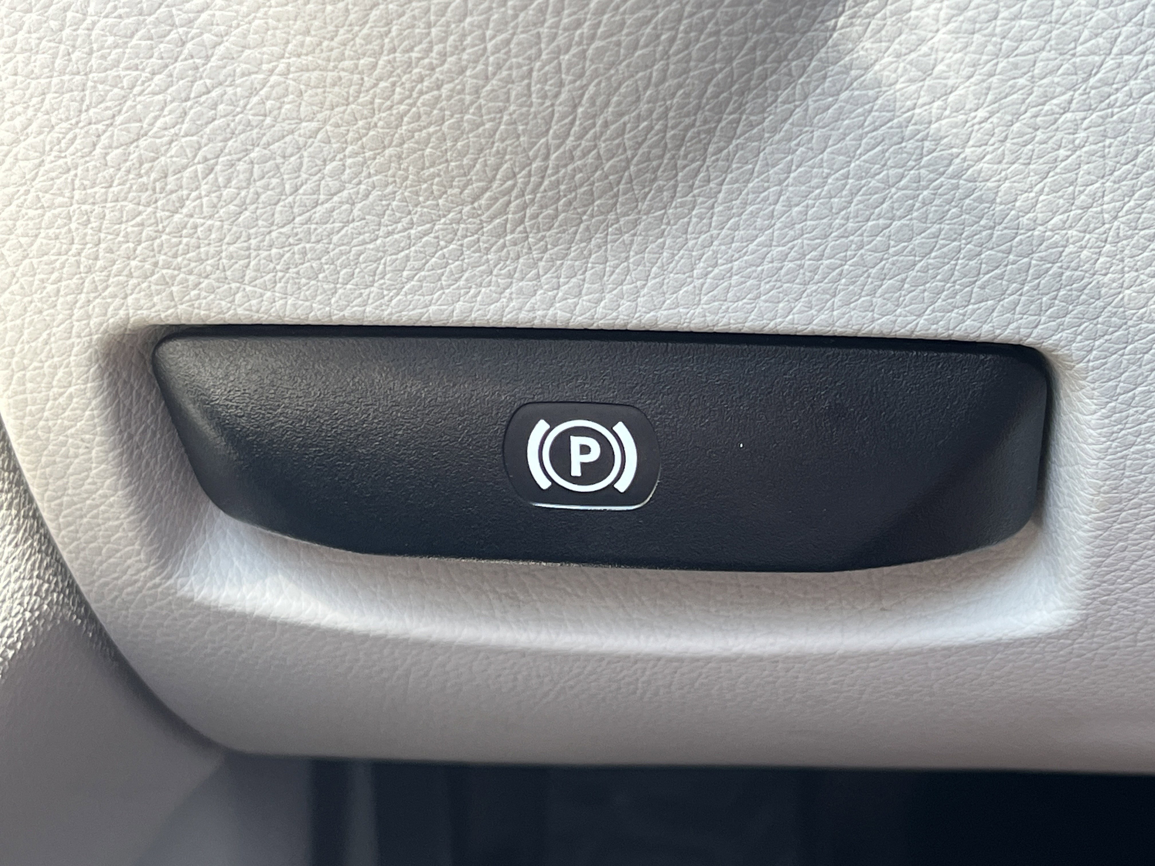 Used 2014 Mercedes-Benz E 350 Sedan image 14