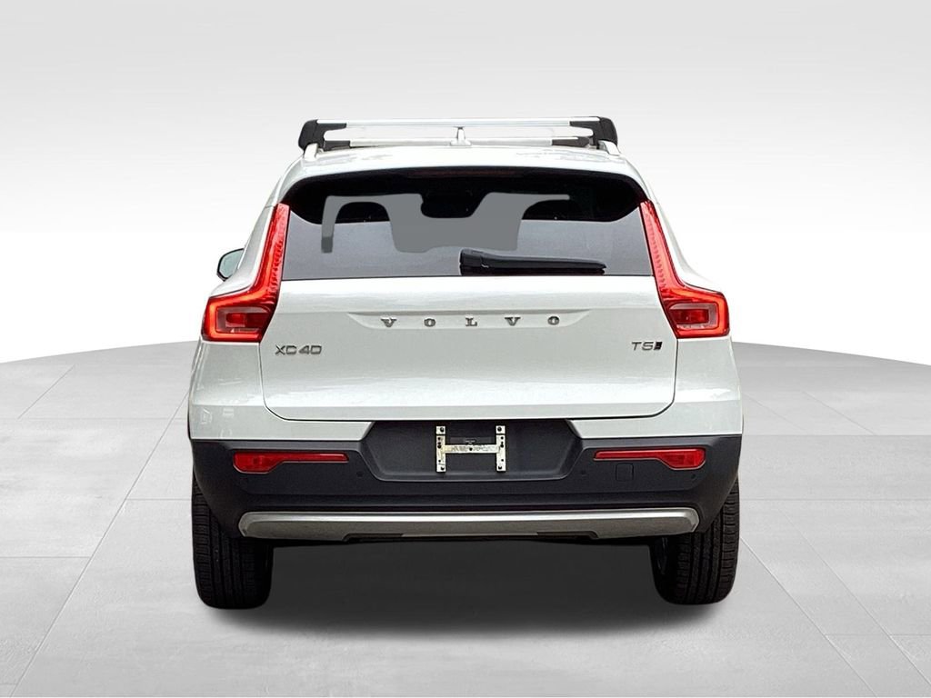 Used 2020 Volvo XC40 T5 Momentum image 7