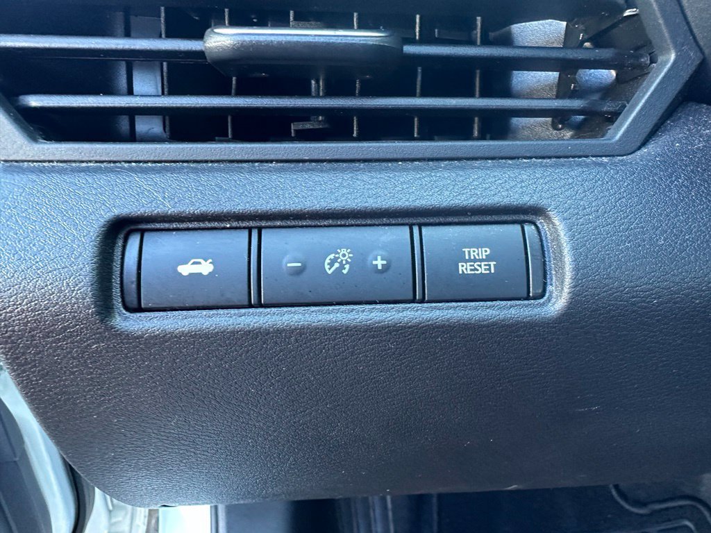 Used 2025 Nissan Altima 2.5 SV FWD image 14