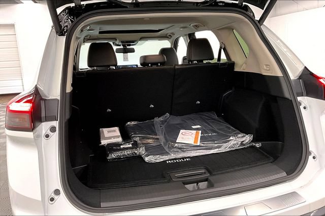 New 2025 Nissan Rogue SL w/ Tech Package AWD/4WD image 38