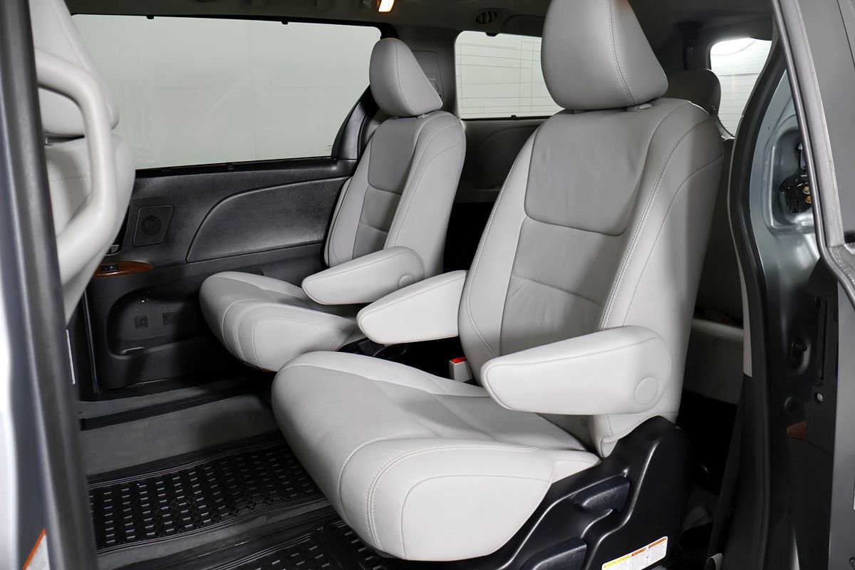 Used 2017 Toyota Sienna AWD image 48