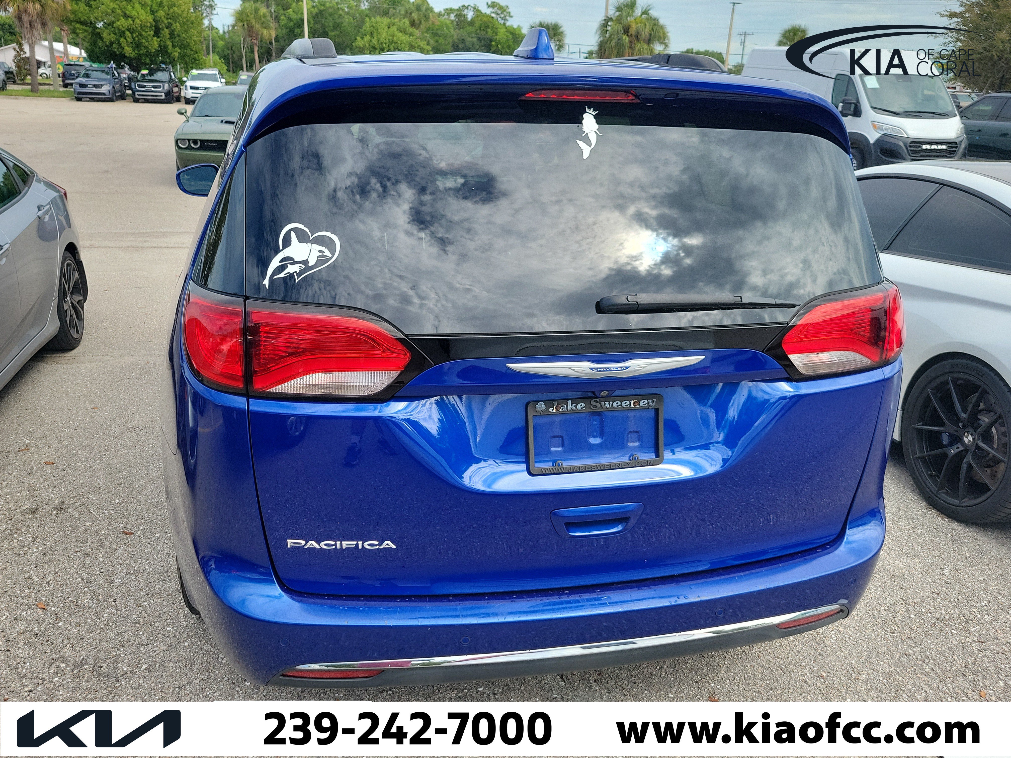 Used 2020 Chrysler Pacifica Touring FWD image 5