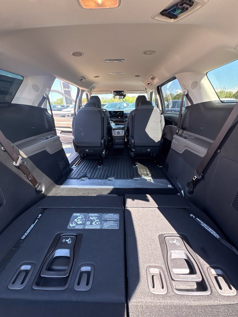 New 2027 Kia Carnival LX FWD image 26