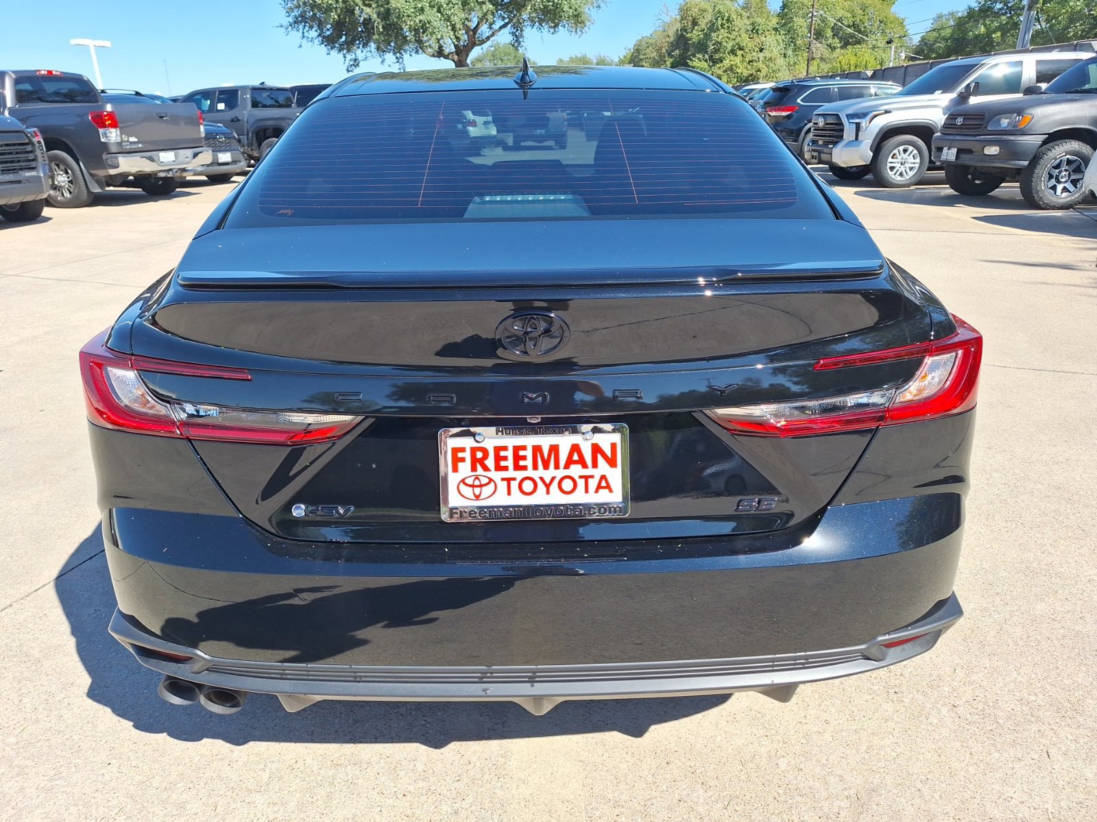 Used 2025 Toyota Camry SE w/ Convenience Package FWD image 5