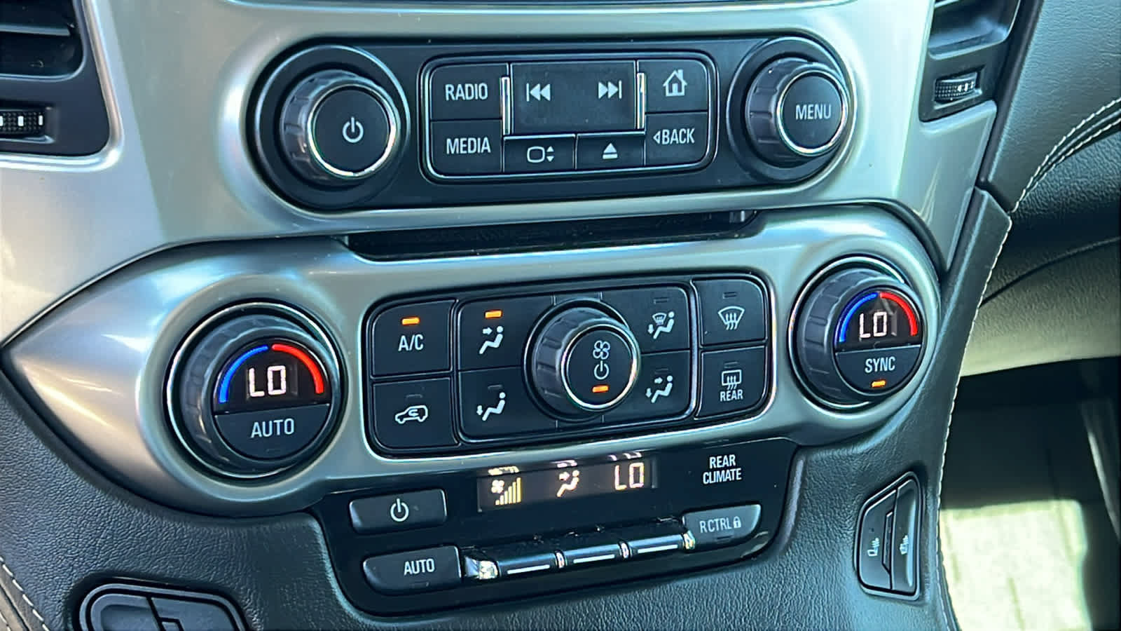 Used 2019 Chevrolet Tahoe LT AWD/4WD image 14