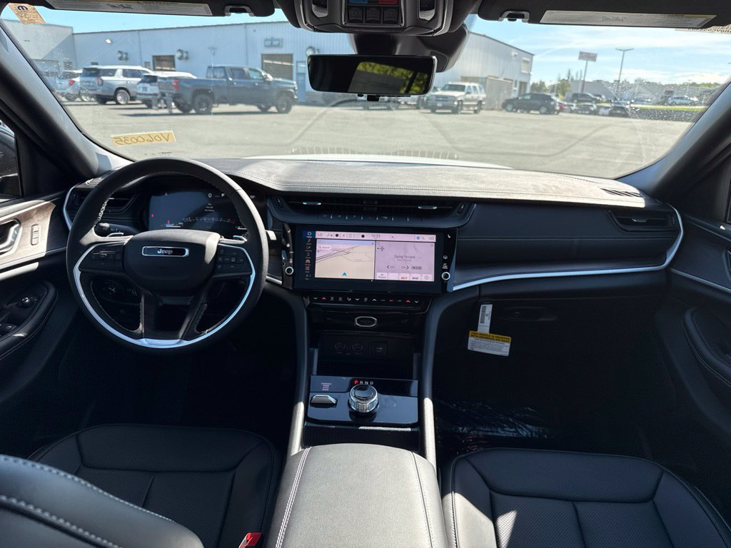 New 2027 Jeep Grand Cherokee Limited AWD/4WD image 13