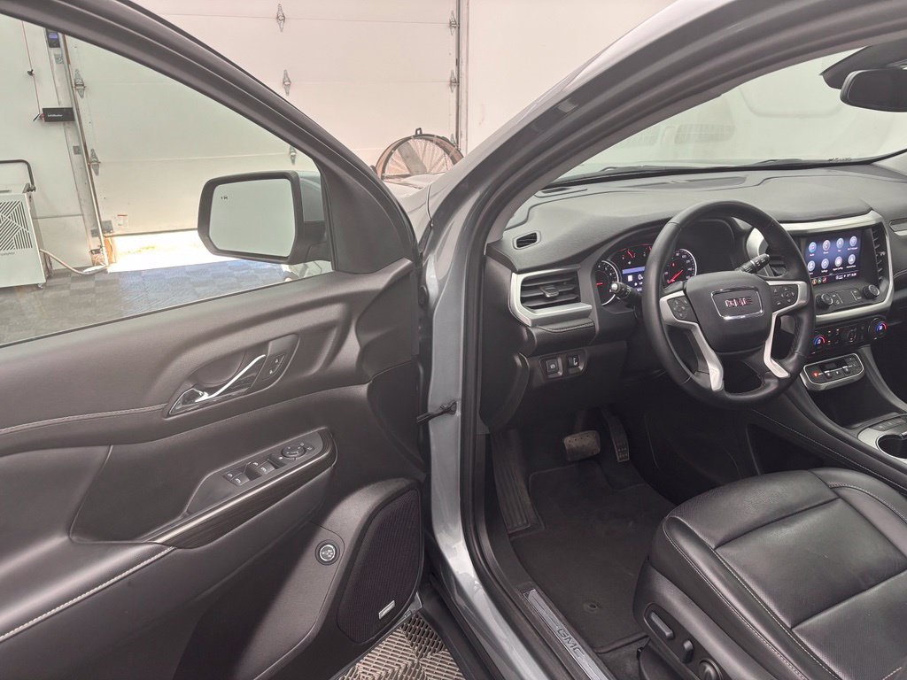 Used 2023 GMC Acadia SLT AWD/4WD image 17