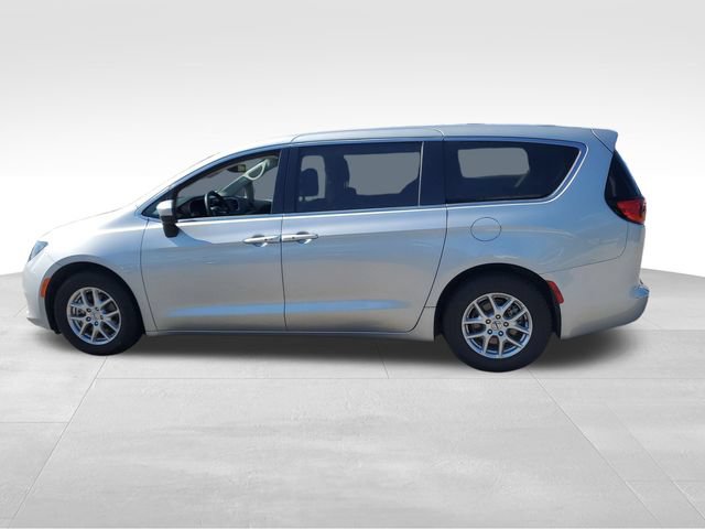 Used 2023 Chrysler Voyager LX FWD image 7