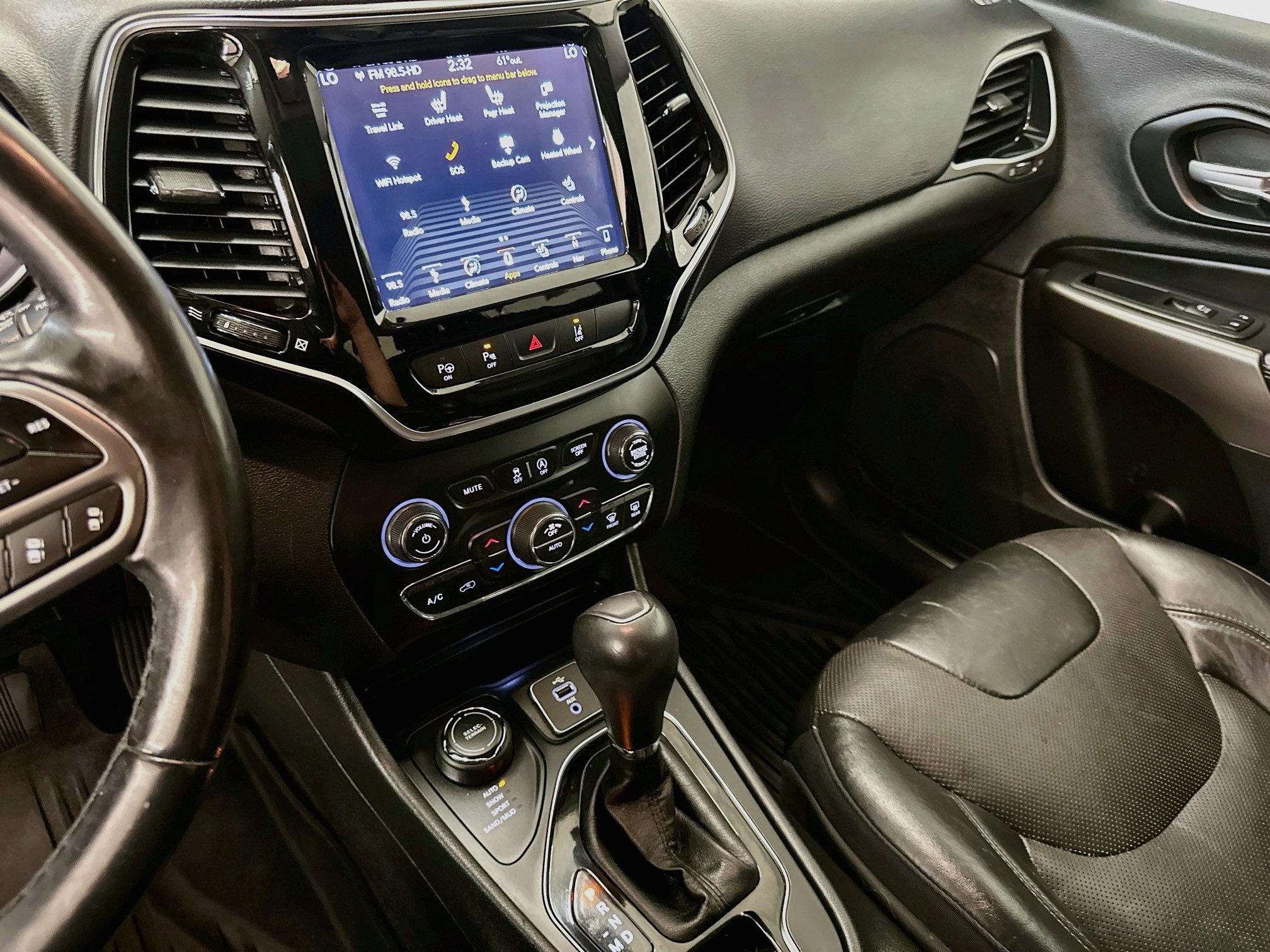 Used 2019 Jeep Cherokee Limited w/ Technology Group AWD/4WD image 26