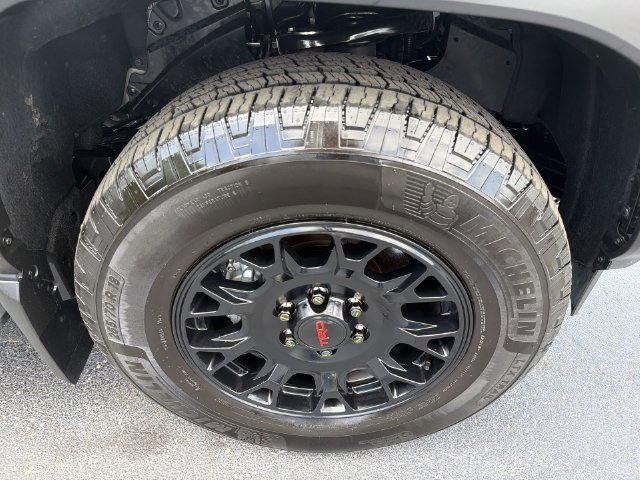 Used 2025 Toyota 4Runner TRD Off-Road Premium AWD/4WD image 15