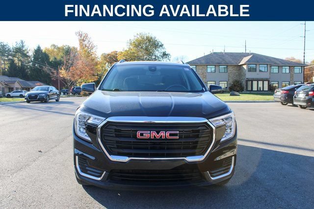 Used 2023 GMC Terrain SLE w/ Driver Convenience Package FWD image 3