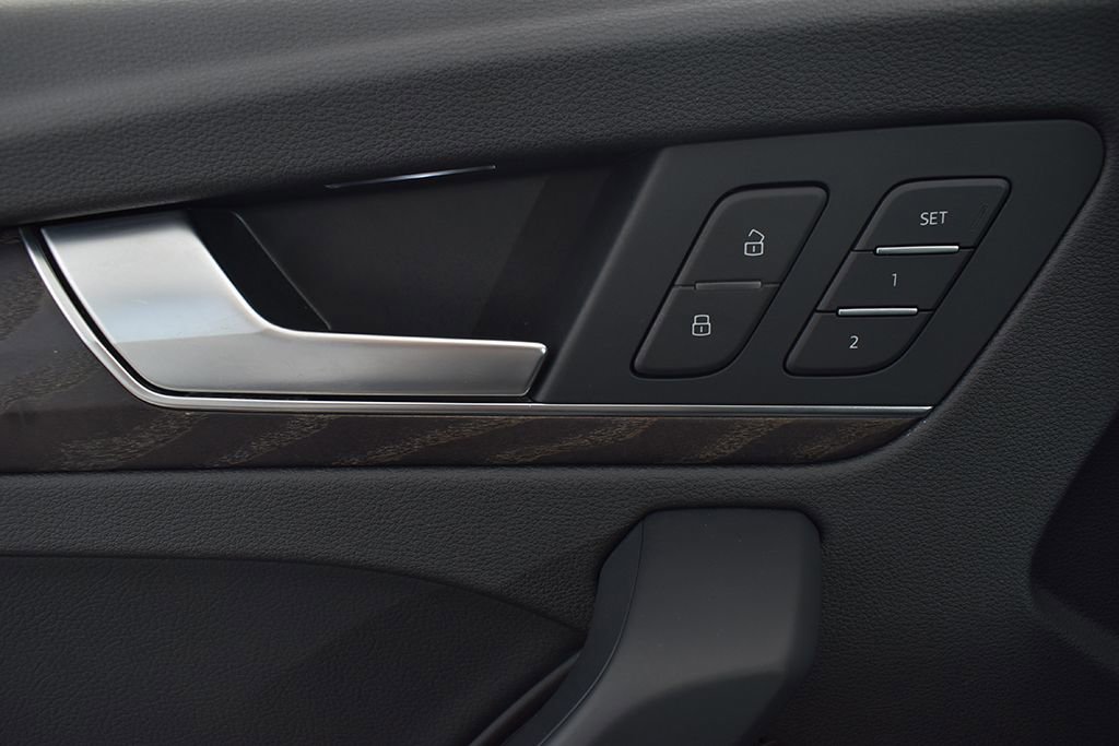 Used 2020 Audi Q5 e Prestige w/ Prestige Package image 12