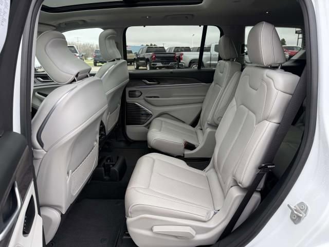 Used 2021 Jeep Grand Cherokee L Overland w/ Luxury Tech Group IV image 15