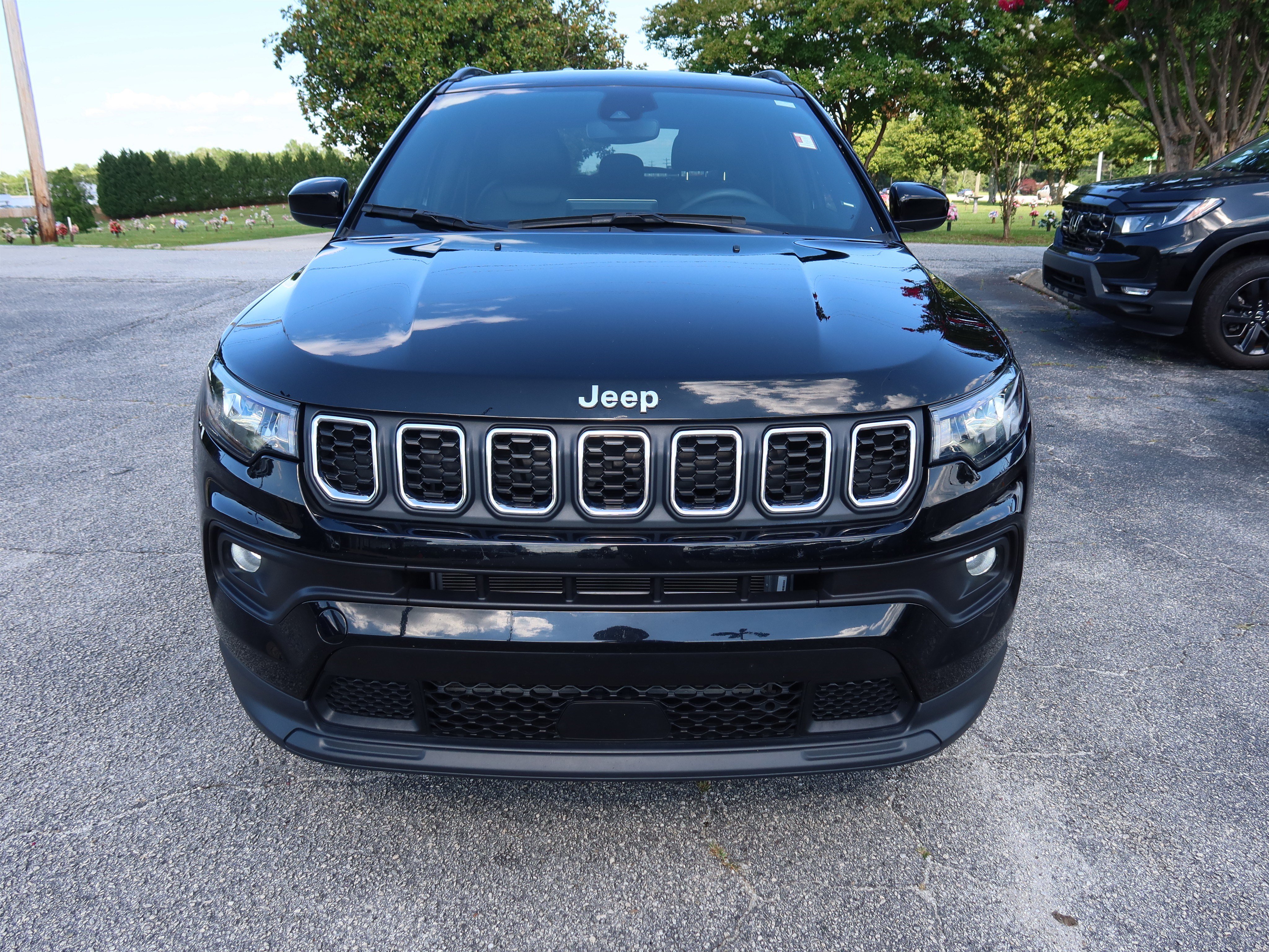 Used 2024 Jeep Compass Latitude AWD/4WD image 10