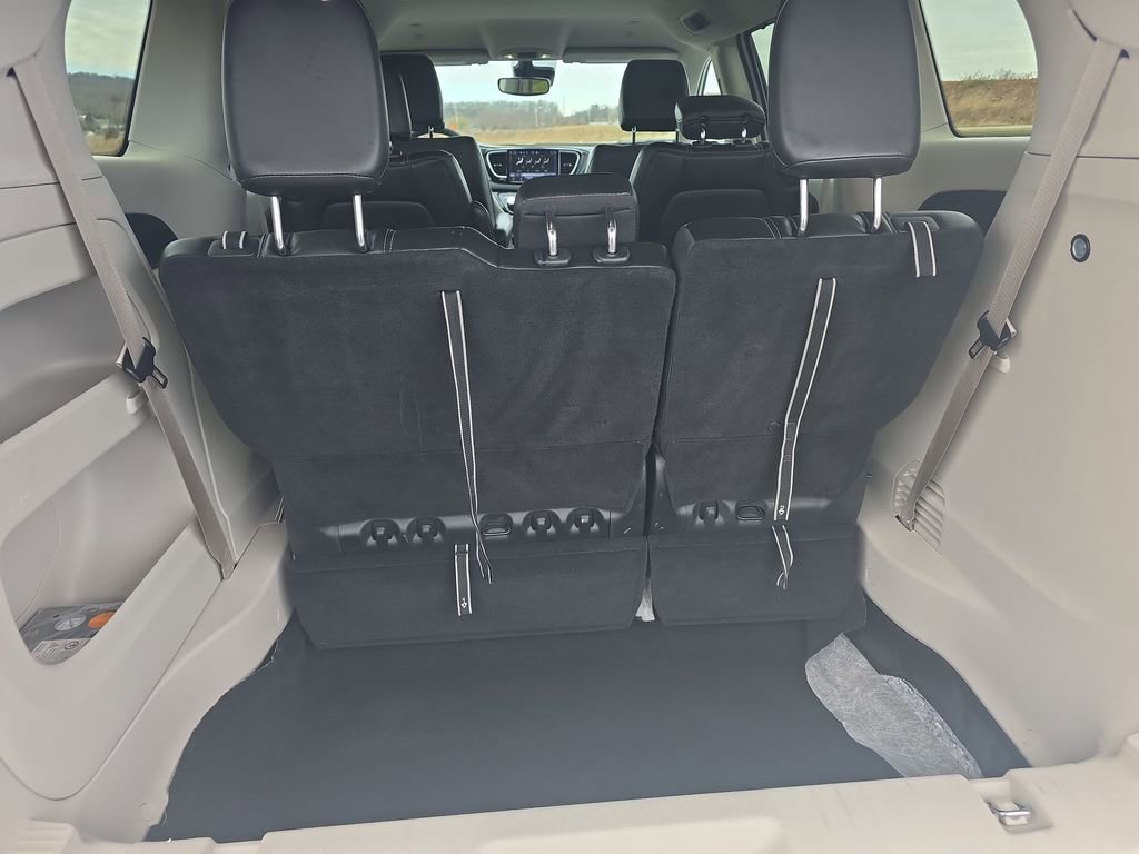 Used 2024 Chrysler Pacifica Touring-L FWD image 23