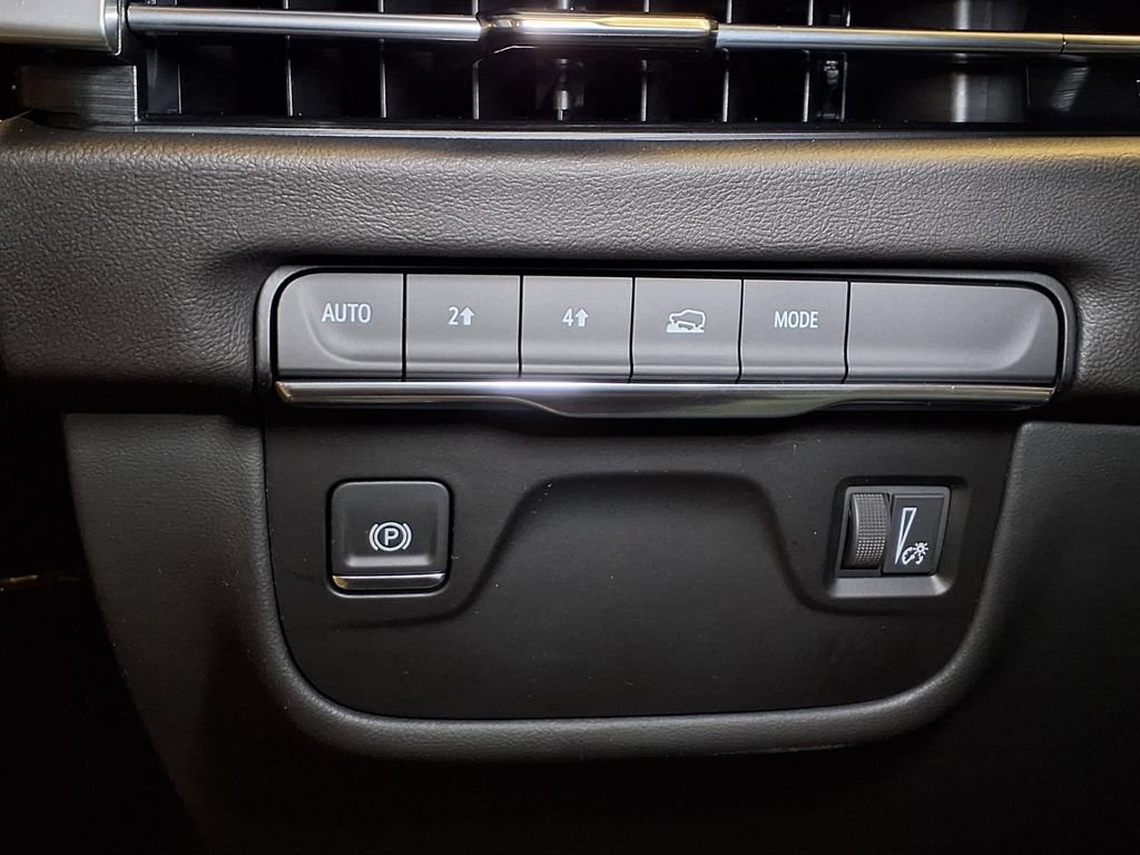 Certified 2025 Cadillac Escalade ESV Luxury AWD/4WD image 11