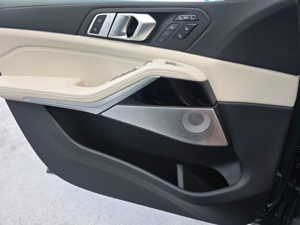 New 2026 BMW ALPINA XB7 AWD/4WD image 17
