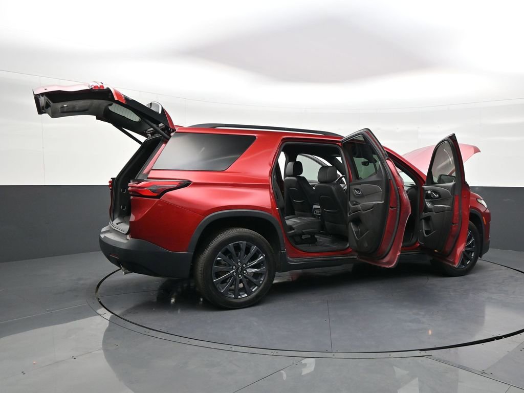 Used 2022 Chevrolet Traverse RS FWD image 29