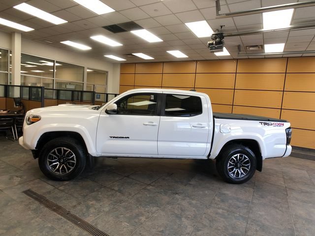 Used 2020 Toyota Tacoma TRD Sport w/ Technology Package AWD/4WD image 4