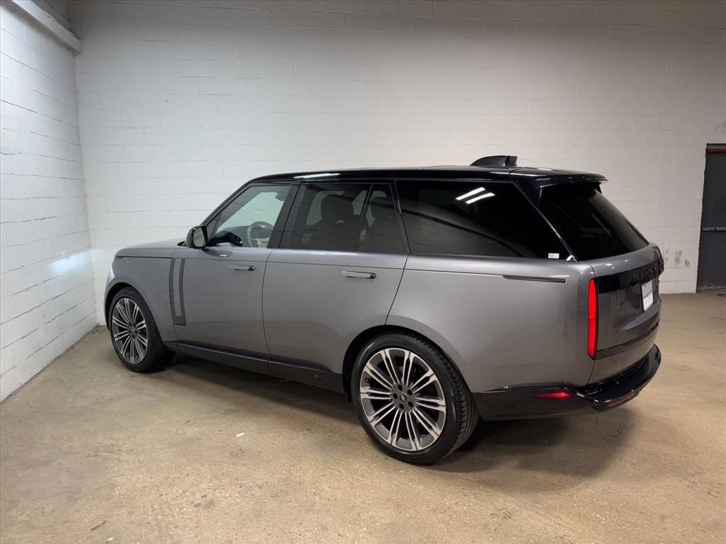 Used 2023 Land Rover Range Rover SE image 10