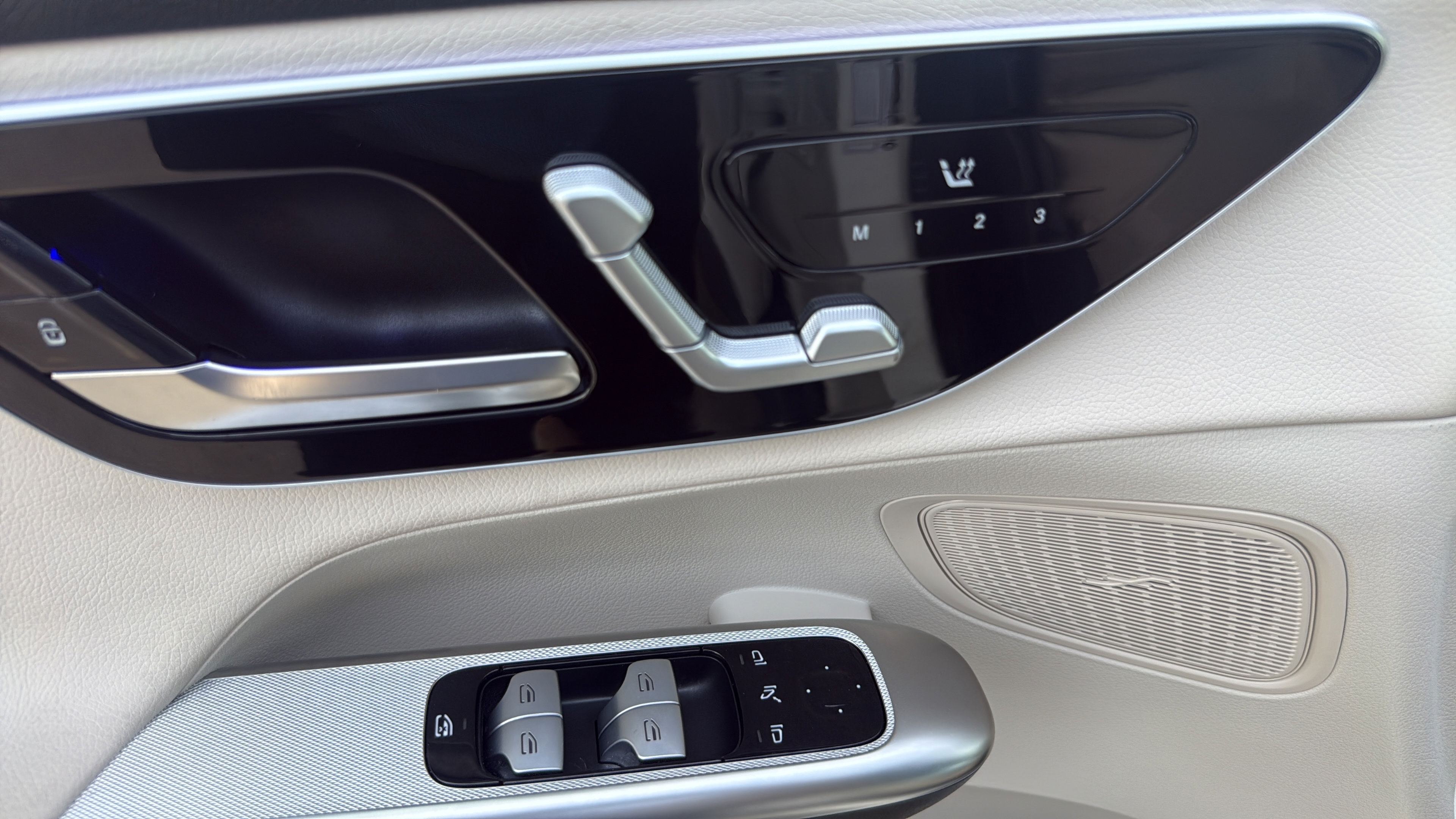 Certified 2025 Mercedes-Benz GLC 300 4MATIC image 12