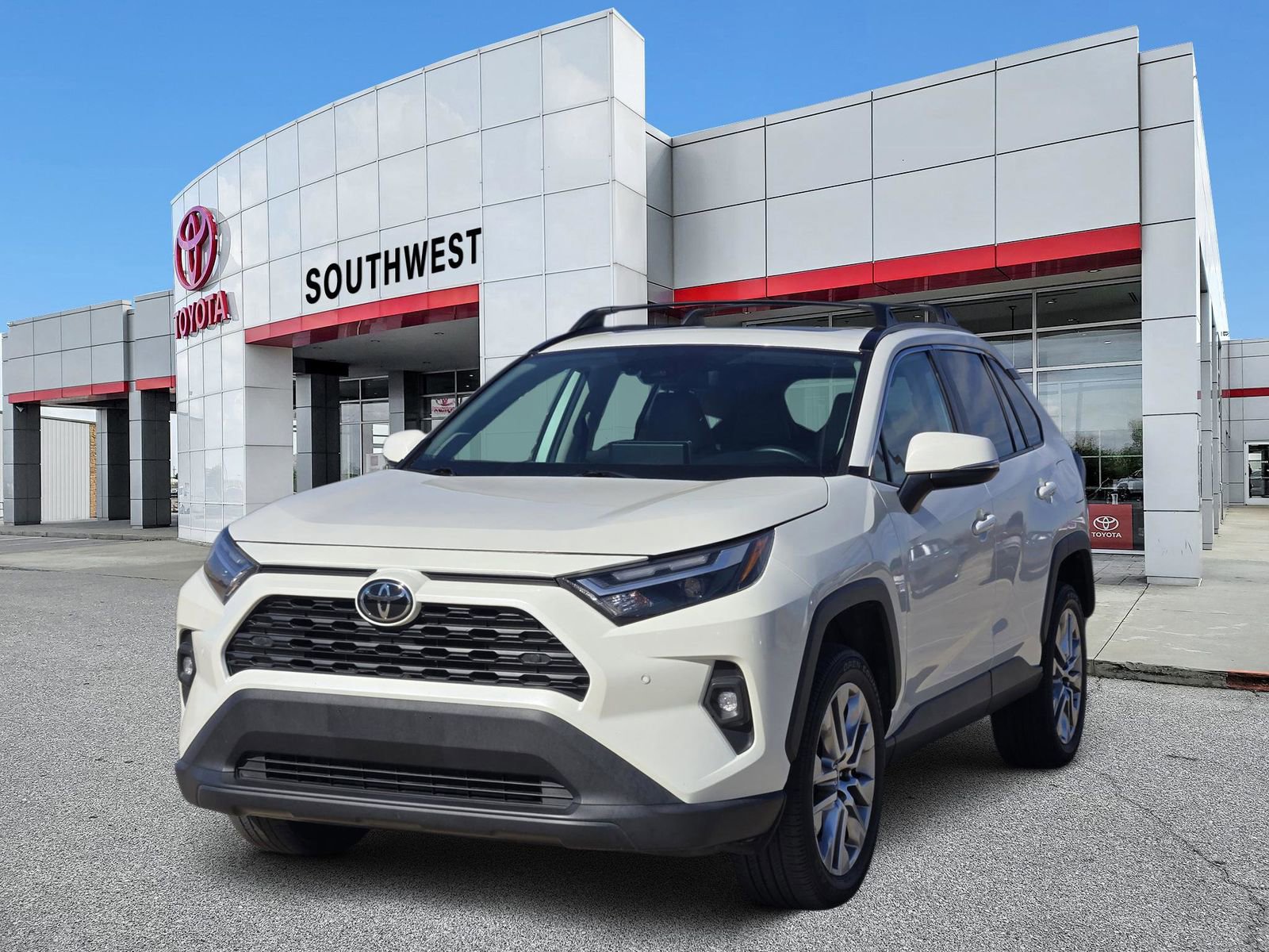 Used 2022 Toyota RAV4 XLE Premium image 2