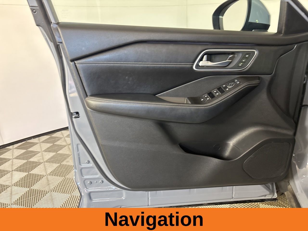 Used 2025 Nissan Rogue Platinum image 9