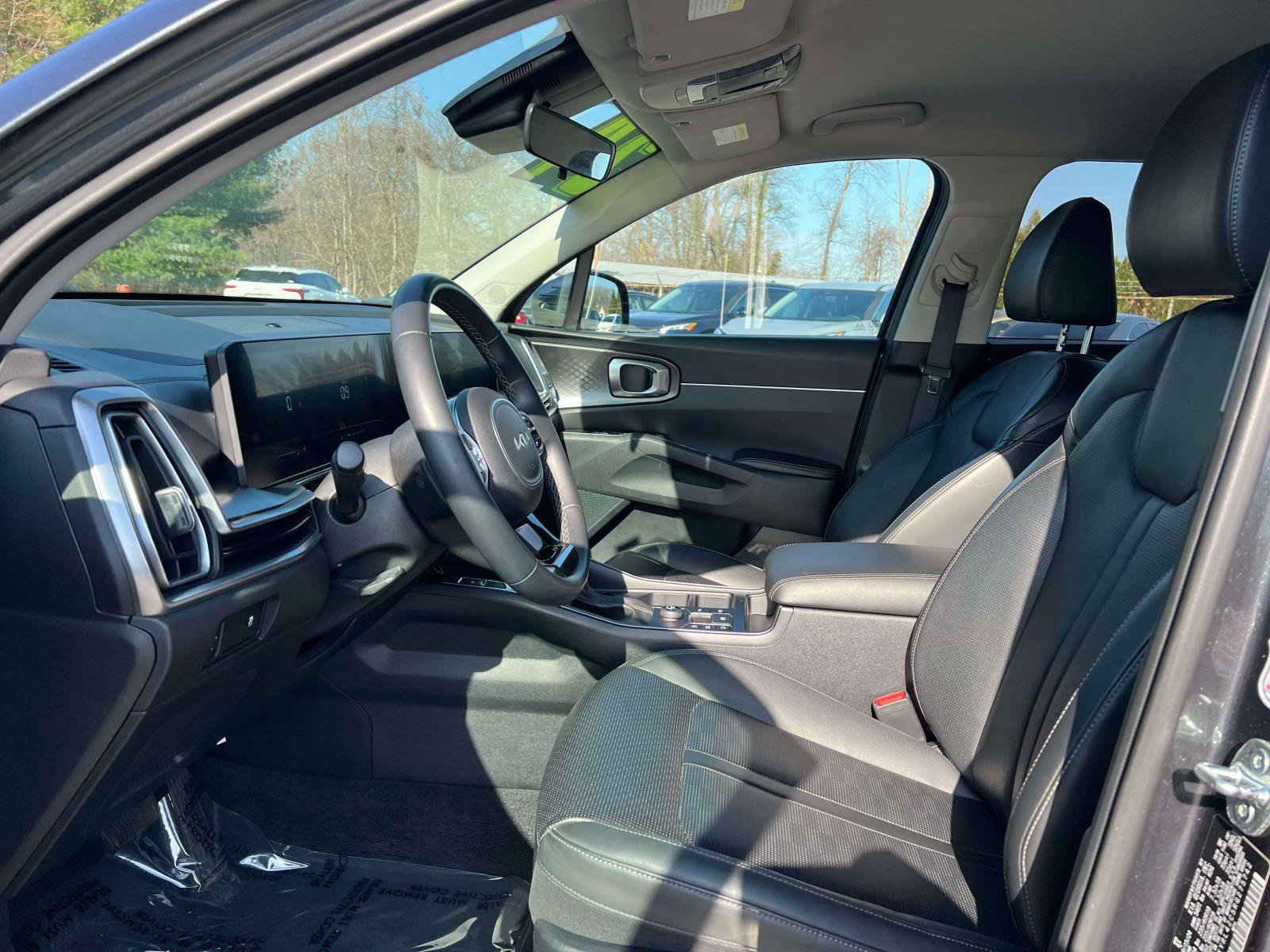 Used 2024 Kia Sorento S image 27