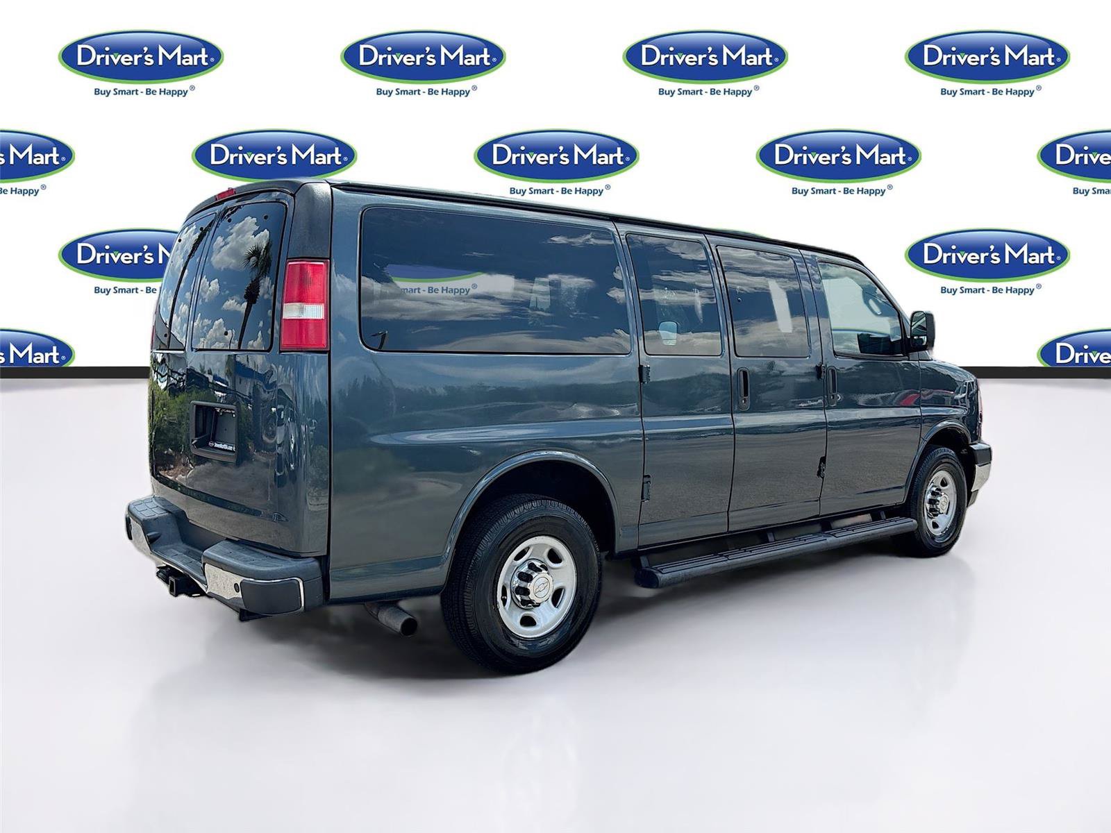 Used 2019 Chevrolet Express 3500 LT w/ LT Preferred Equipment Group RWD image 7