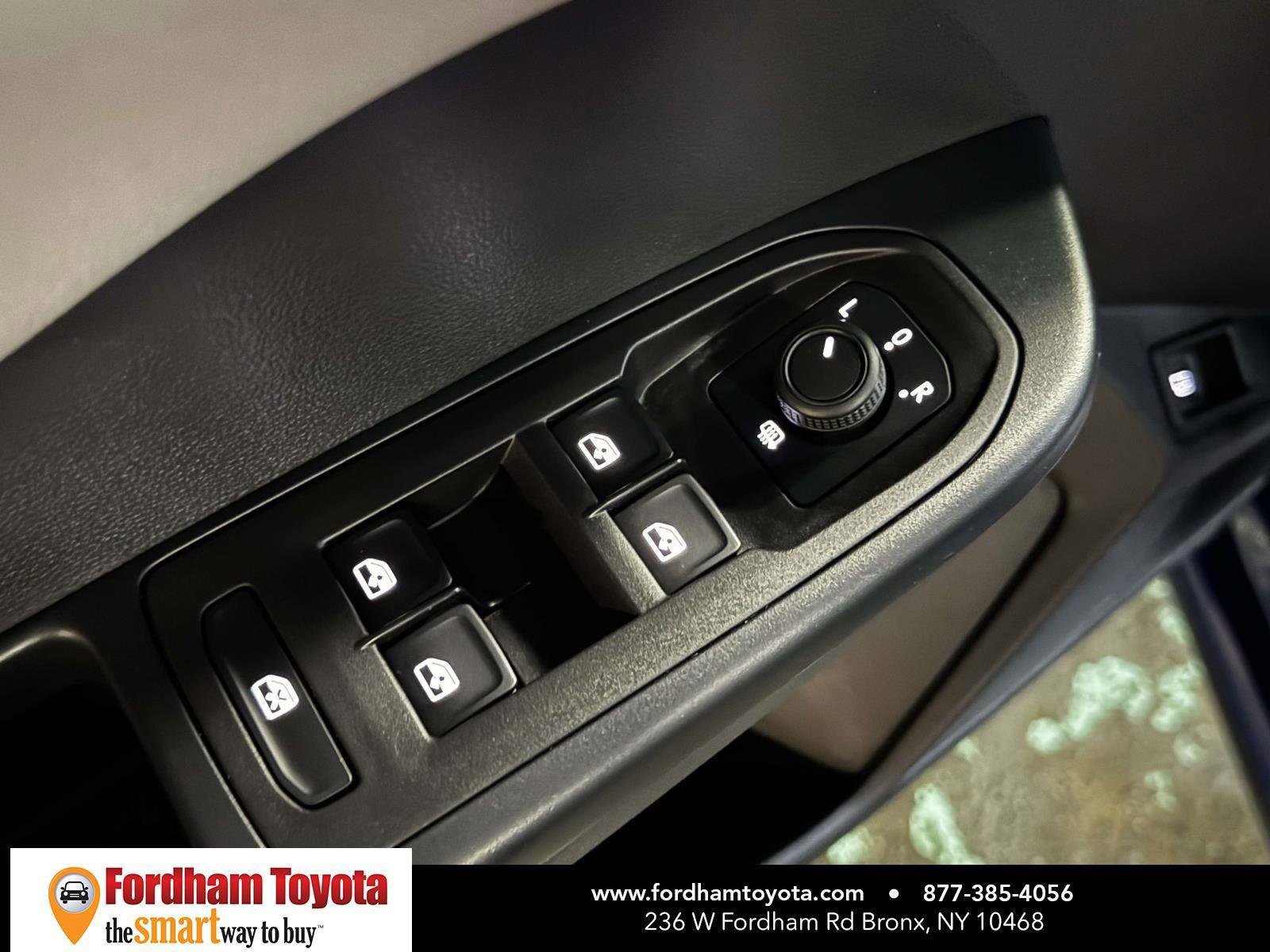 Used 2024 Volkswagen Taos SE image 16