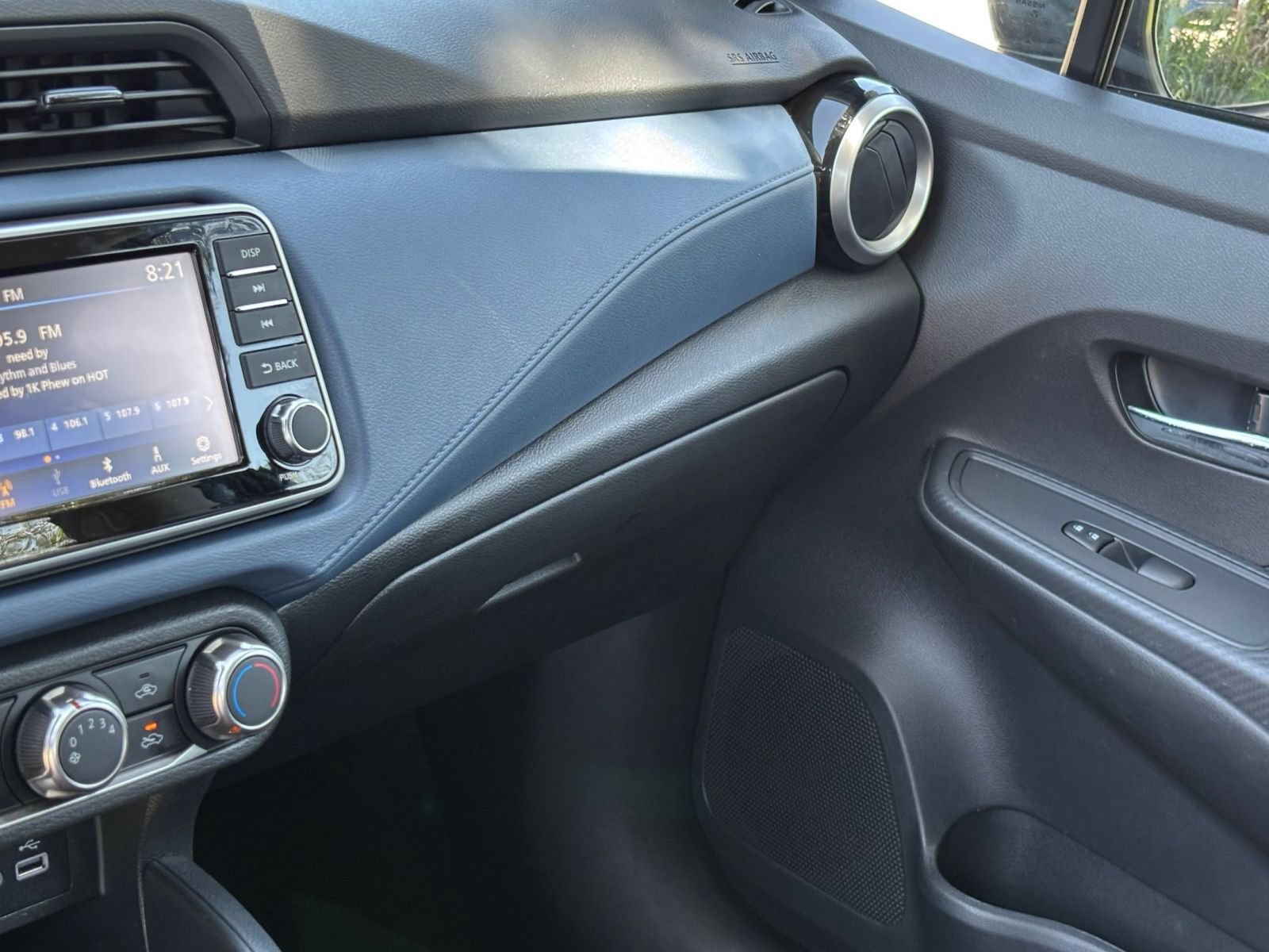Used 2025 Nissan Versa SV FWD image 32