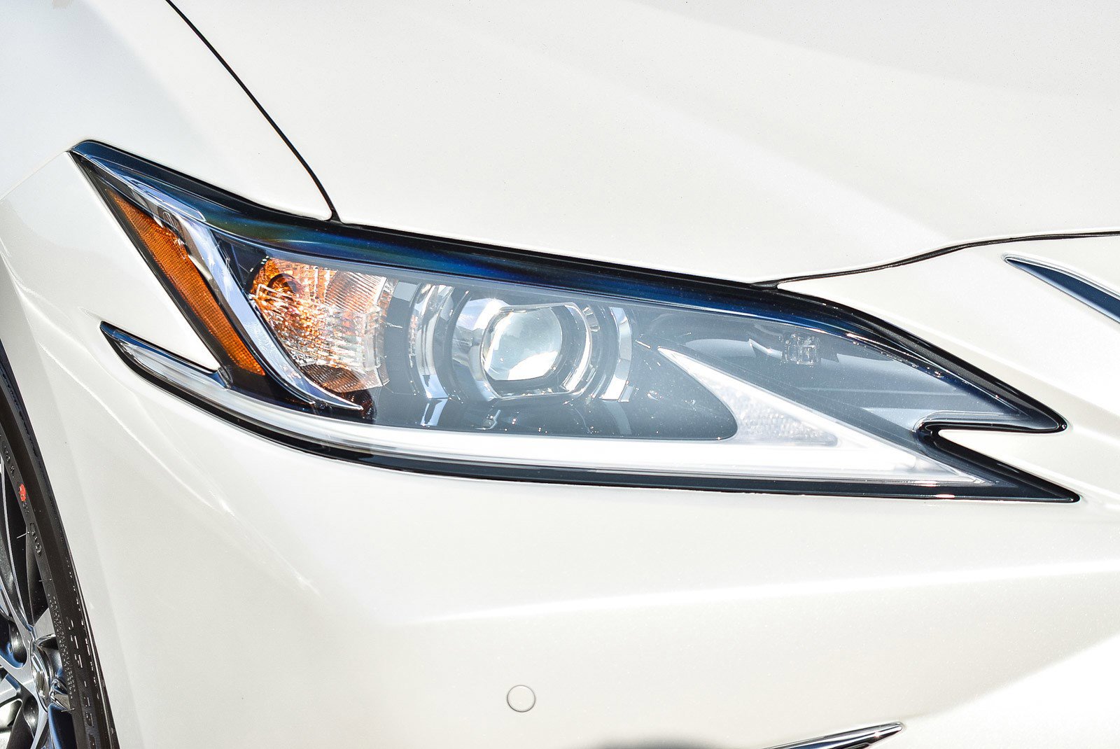 New 2025 Lexus ES 350 w/ Premium Package image 8