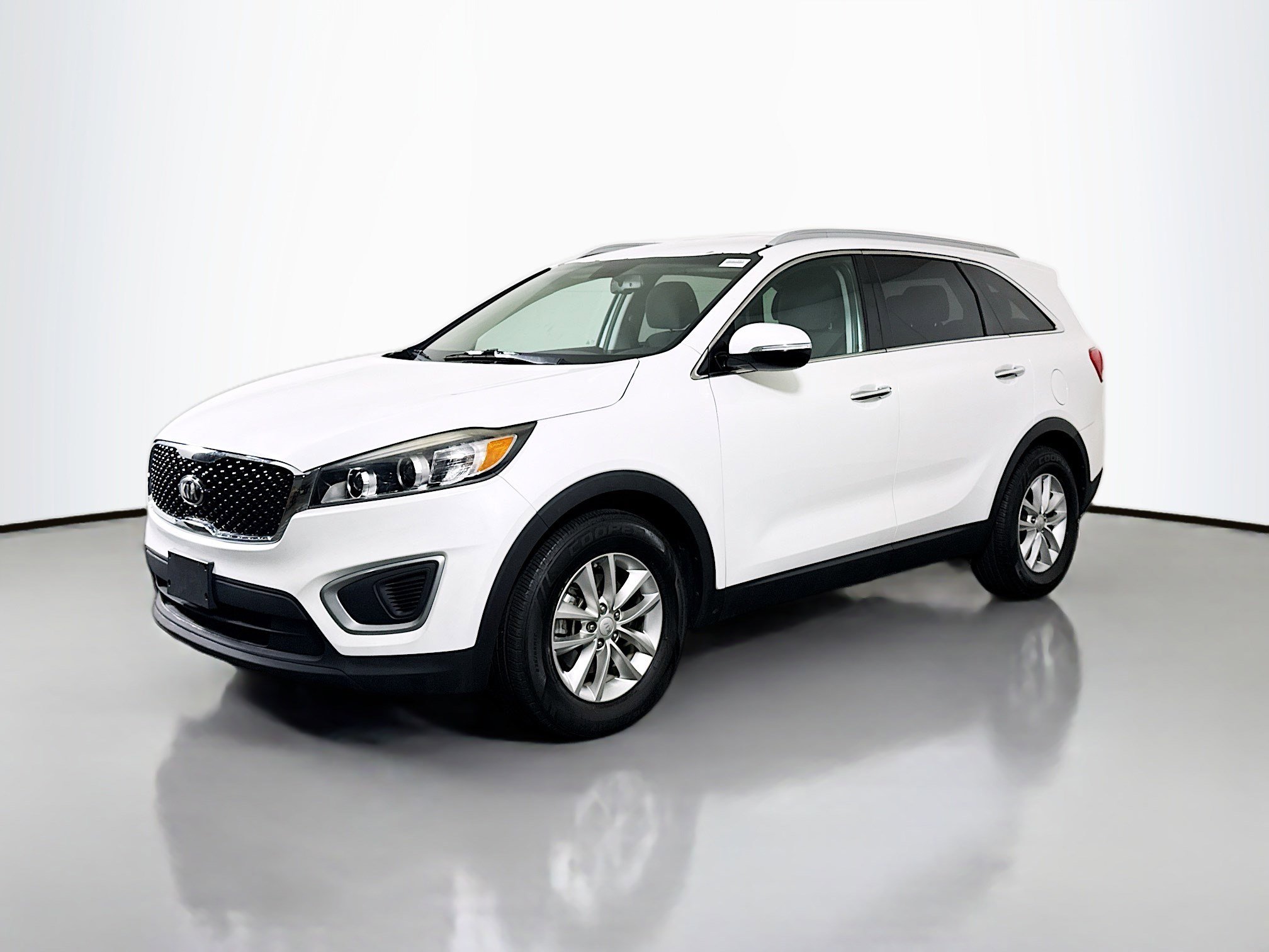 Used 2017 Kia Sorento LX w/ LX V6 Convenience Package image 4